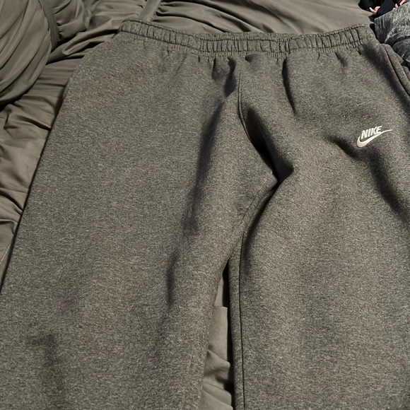 Men’s Nike sweatpants - Picture 1 of 4